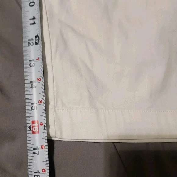 ST JOHN'S BAY Women's White Capri Pants Sz 10 Zip Stretch Mid Rise 98% Cotton‎ - Picture 2 of 5